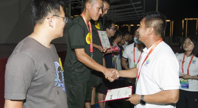 Karsa在拜仁比赛中出色防守，刷新纪录引发热议！比赛高潮迭起